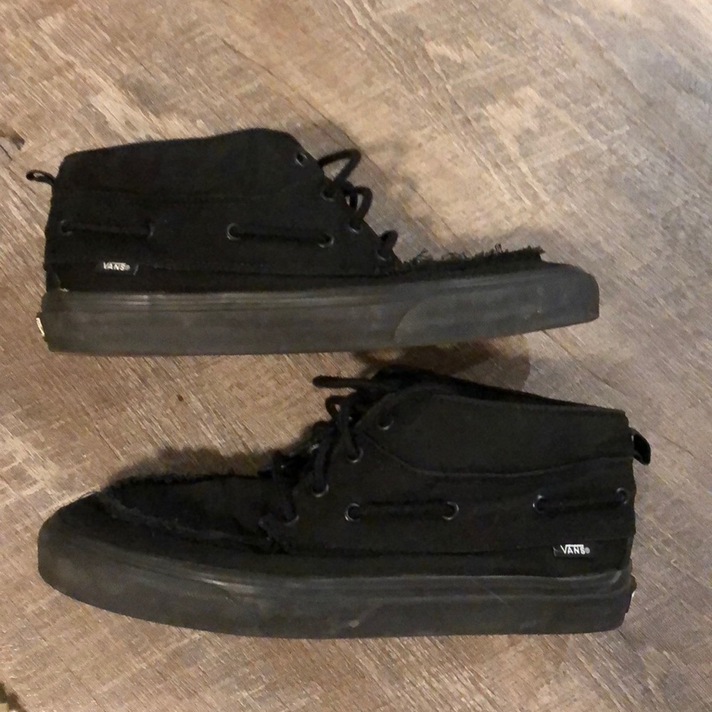 Vans Chukka Mid top shoe